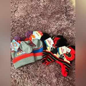 Kids Mickey Mouse hat and glove set
